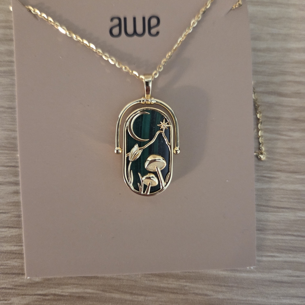 Awe Gold and Green Pendant Necklace